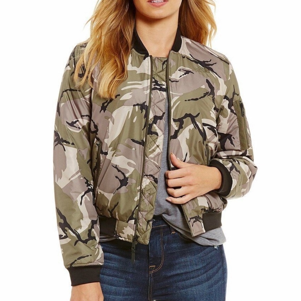 The North Face Woman's Barstol Bomber Jacket Full Zip Quilted Camo Size L  cute! - Picture 4 of 14